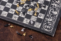 Material: Eisen / Silber / Gold.