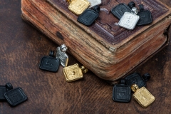 Material: Eisen / Silber / Gold.