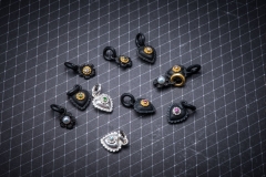 Material: Eisen / Silber / Gold / grüner Granat / Rubin / Diamant / Zuchtperlen.