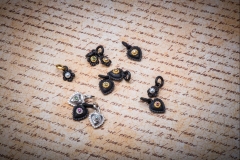 Material: Eisen / Gold / Silber / grüner Granat / Rubin / Diamant / Zuchtperlen.