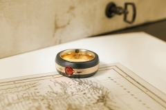 Material: Eisen / Gold / Mandarin-Granat.