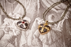 Material: Eisen / Silber / Gold / Mandarin-Granat / Diamantrosen.