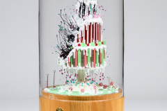 steffen-lang-candy-tower-2021-glas-gips-kunststoff-holz