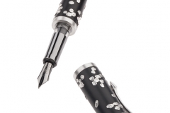 Material: geschwärzter Stahl / Silber / Weißgold / schwarze Diamantrosen